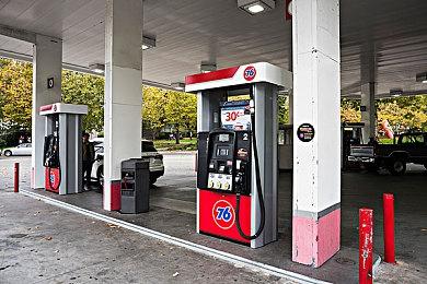 粉丝利用虚幻5重制经典FPS《Blood》场景